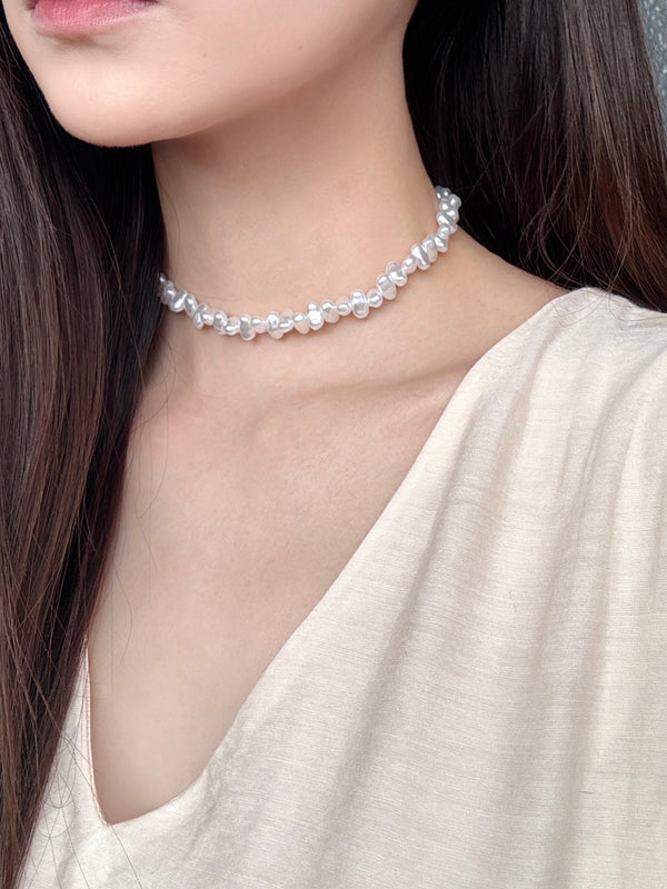 UNEVEN PEARL NECKLECE